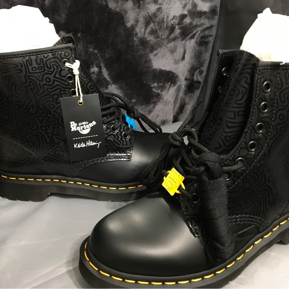 ICONIC! Dr Martens x Keith Haring BNIB! GORGEOUS BOOTS! USLadies/8 M/ 7 - Picture 4 of 12